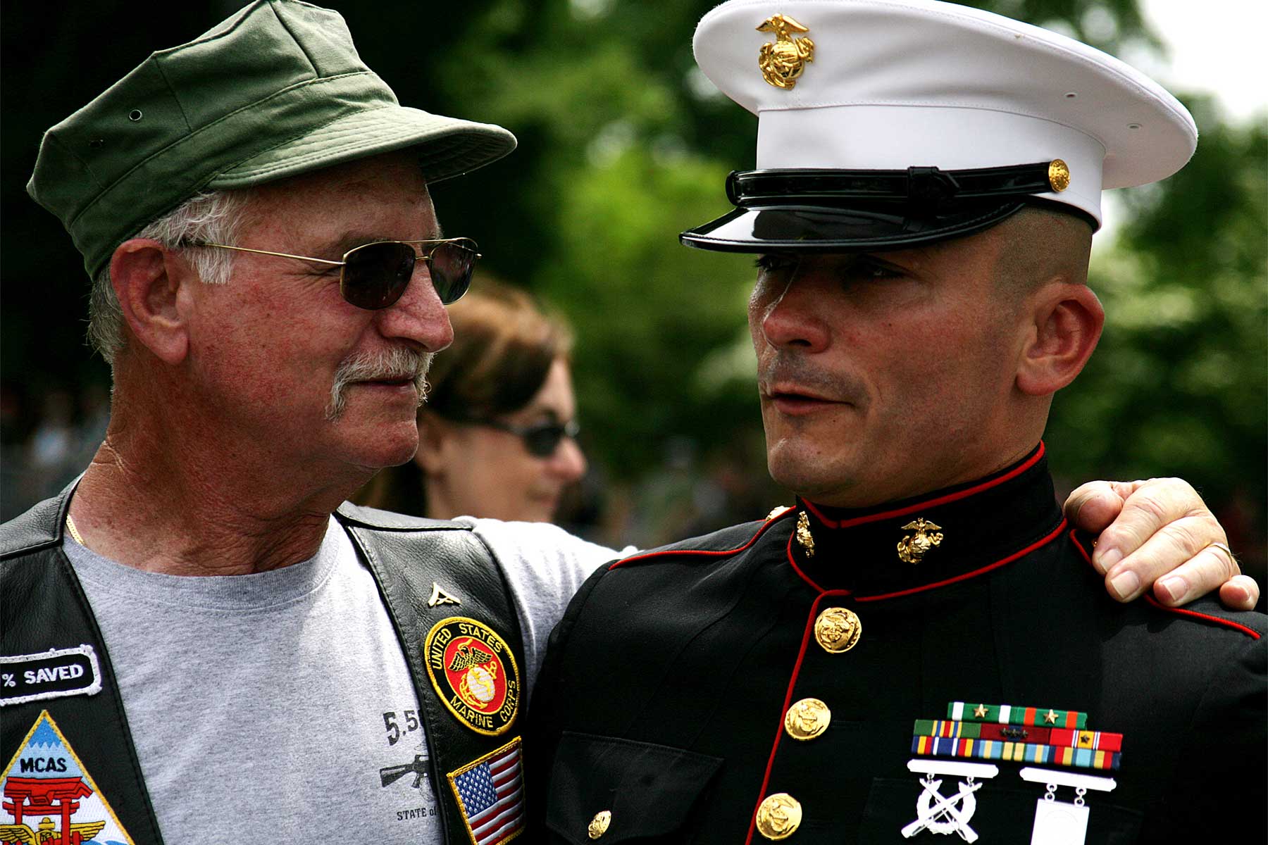 vietnam-veteran-embraces-marine