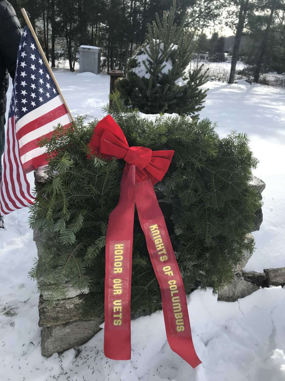 wreath-red-bow-flag